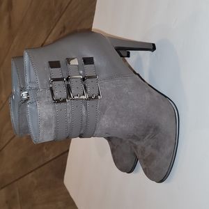 Stilettos booties